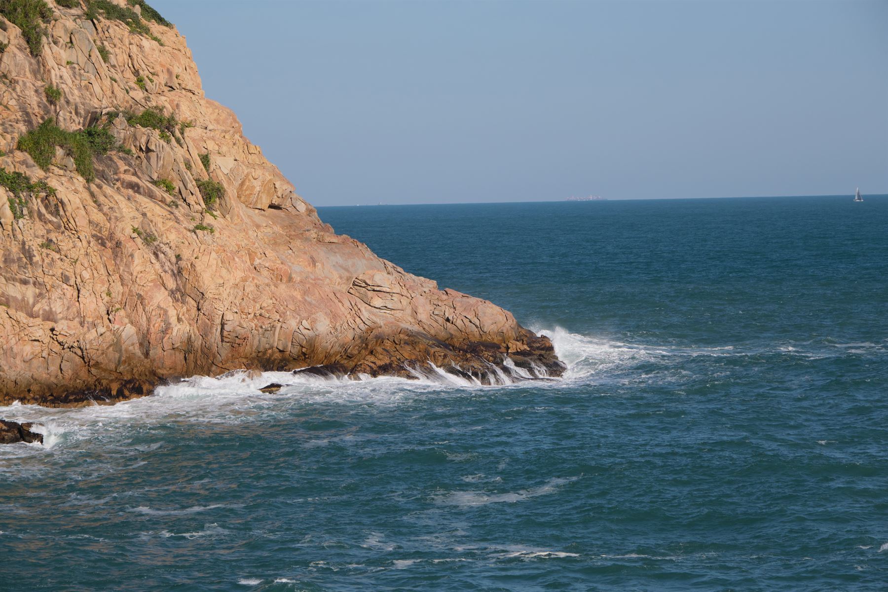石澳海崖与碧色海水